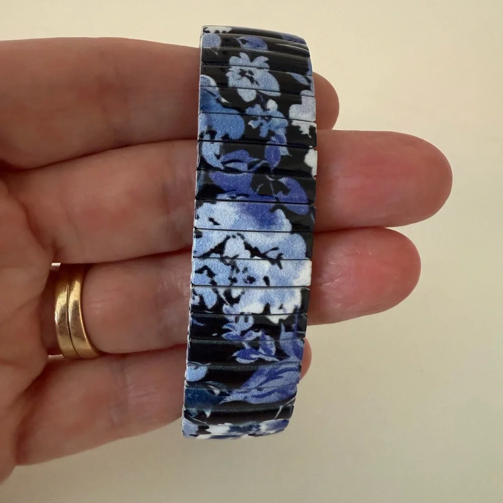 Isaac Mizrahi Blue Floral Expansion Watch - Picture 4 of 6
